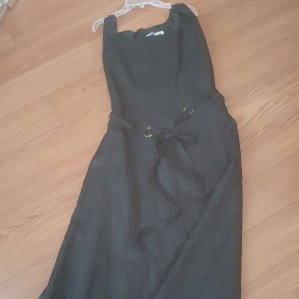 Dress - Picture 3 of 3